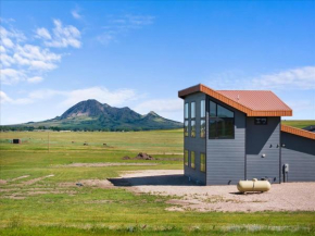 Bear Butte Luxury Retreat Hot Tub Stunning Views